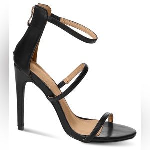 Venus Black Heels Sz 8 NEW